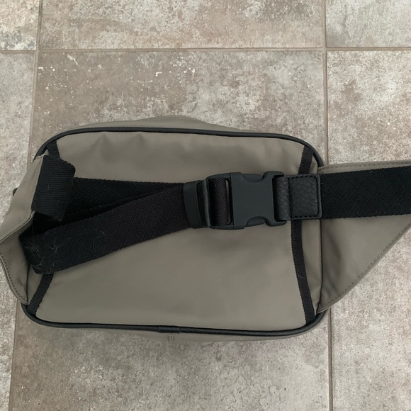 Lululemon now and always 4L hip pack - Picture 2 of 4